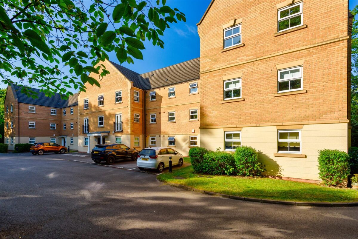 Glenwood Drive, Wadsley Park Village, Middlewood, Sheffield