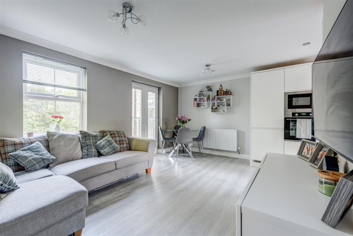 Glenwood Drive, Wadsley Park Village, Middlewood, Sheffield