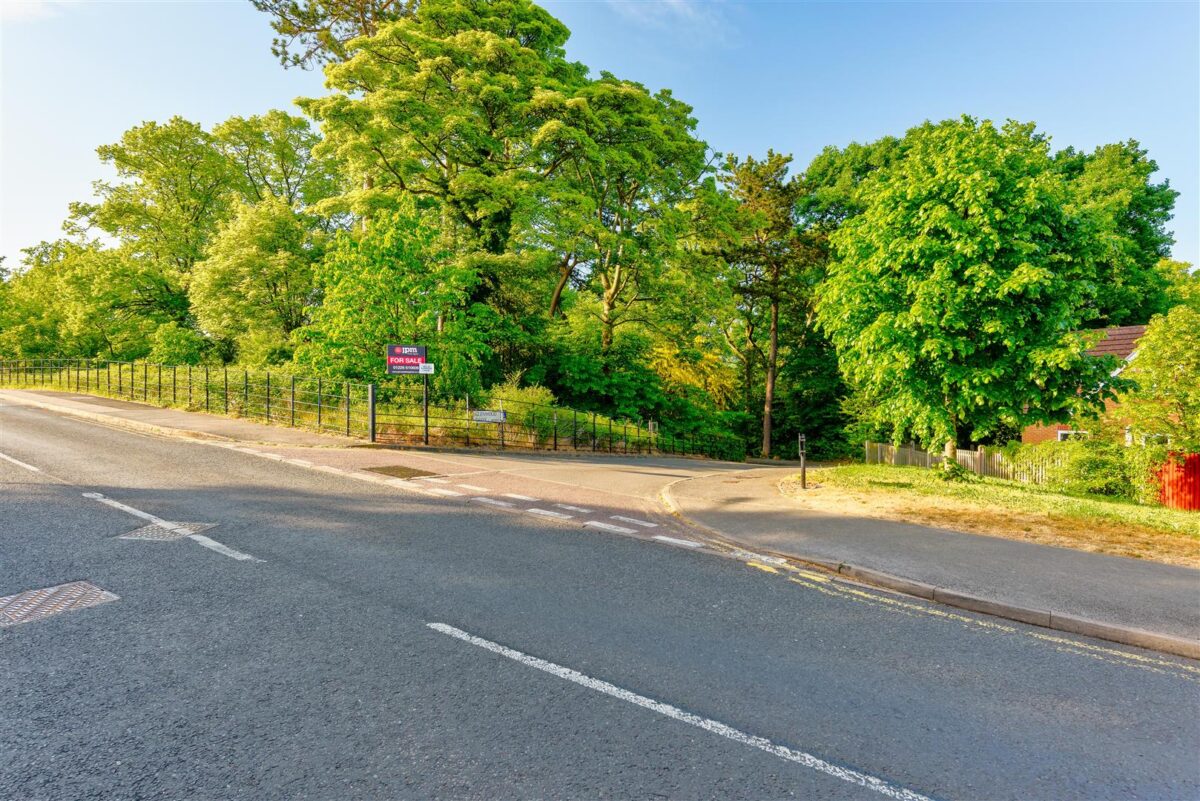 Glenwood Drive, Wadsley Park Village, Middlewood, Sheffield
